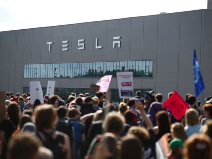 Reportan manifestaciones globales contra Elon Musk